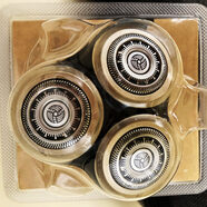 飛利浦（PHILIPS）電動(dòng)剃須刀S8860三刀頭男士無(wú)線(xiàn)充電水洗刮胡刀S8880/S8870 S8860