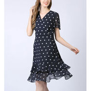 歐美高端大碼女裝夏季v領(lǐng)荷葉邊a字收腰波點(diǎn)柔軟雪紡連衣裙中長(cháng)款 黑色白色波點(diǎn)雪紡料 S S95-110斤