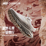 安踏（ANTA）獵隼3 BOA丨越野跑鞋男緩震耐磨跑步鞋戶(hù)外徒步鞋 【新年限定色】象牙白/泥沙灰-2 42.5