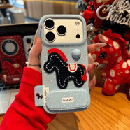 豐響適用蘋(píng)果17promax手機殼秋冬新年刺繡針織小馬iphone小米17華為mate70保護套vivooppomagic殼 藍色波點(diǎn)刺繡小馬+鏡子支架 3005G