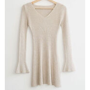 現淡水海邊韓國代購溫柔顯瘦喇叭袖V領(lǐng)柔軟針織連衣裙25秋冬 米色 均碼 均碼