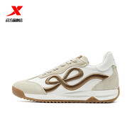 特步蜜絲丨跑步鞋女鞋2026春季新款阿甘鞋潮流百搭輕便防滑休閑運動(dòng)鞋 淺奶咖/帆白/肉桂棕 皮面 36 1.5CM內增高