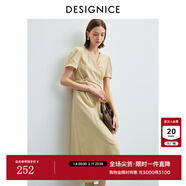 迪賽尼斯（DESIGNICE）2025年夏季新款通勤氣質(zhì)優(yōu)雅顯瘦交叉收腰圓領(lǐng)短袖連衣裙 淺卡其 S