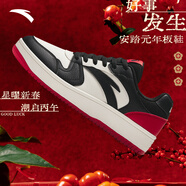 安踏（ANTA）【王一博同款】驁杰好事發(fā)生丨新年騏驥紅板鞋男款鞋子112618043 【元年】象牙白/黑/大學(xué)紅-9 40