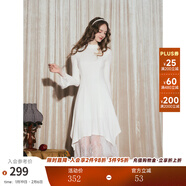 兩三事 月朧紗 2025秋季新款蕾絲拼接不規則裙擺針織連衣裙 奶杏色高領(lǐng)款 S