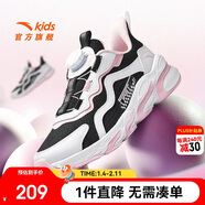 安踏兒童跑步鞋男女童2025秋季細網(wǎng)赤焰運動(dòng)紐扣透氣跑鞋A22435523J