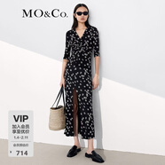 MO&Co.連衣裙夏V領(lǐng)開(kāi)衩立裁法式印花修身長(cháng)裙茶歇裙摩安珂 黑底白花色 L