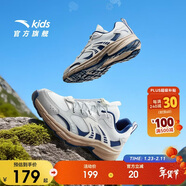 安踏兒童男大童跑鞋秋徒步鞋中大童復古登山運動(dòng)鞋A12535506