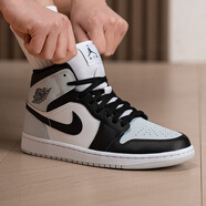 耐克（NIKE）休閑鞋男鞋2025冬季新款運動(dòng)鞋Air Jordan 1 AJ1中幫籃球鞋 DQ8426-002黑白藍 43