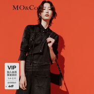 MO&Co.2024春新品設計感不規則破洞黑色牛仔背帶連衣裙