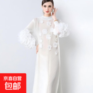 女裝連衣裙高級感釘珠寬松加大碼遮肉三宅皺褶立體花朵氣質(zhì)連衣裙 白色 均碼
