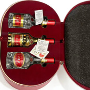 WULIANGYE30周年伴手禮（內涵3瓶100ml普五八代【第二層有兩個(gè)杯子】非賣(mài)品 52度 100mL 1盒 內含有三瓶度數不一樣的普五八代