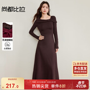 尚都比拉蝴蝶結包肩一字領(lǐng)連衣裙女秋季含綿羊毛長(cháng)袖A字裙修身毛織中長(cháng)裙