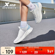 特步羽逸女跑步鞋運動(dòng)鞋冬季新款輕便減震網(wǎng)面透氣休閑跑鞋女鞋子