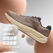 安踏創(chuàng  )跑6代跑步鞋男鞋緩震回彈路跑PG7科技運動(dòng)鞋男體中考測鞋訓練鞋 【PG7 PLUS科技】鷹背褐//經(jīng)典褐灰/煙墨灰-4 42.5