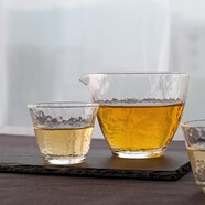 TOYO-SASAKI GLASS【品牌官旗】日本進(jìn)口東洋佐佐木玻璃公道杯茶具分茶器錘目紋公杯 水晶公杯+和風(fēng)品茗杯