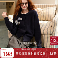 三彩2025冬季新款復古開(kāi)衫甜美蝴蝶結針織衫寬松圓領(lǐng)毛衫休閑M