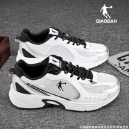 喬丹（QIAODAN）男鞋運動(dòng)鞋男春夏季新款透氣輕便跑步鞋百搭潮流厚底老爹鞋休閑鞋 純凈白/銀色/黑色 42