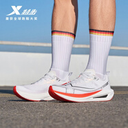 特步（XTEP）一體成型5代跑步鞋男體考競訓支撐輕盈緩震跑鞋女回彈運動(dòng)情侶鞋 經(jīng)典白/黑/亮橘橙【男】 39 (240mm) 新砝碼39（6.5）