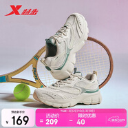 特步女鞋運動(dòng)休閑鞋Y2K復古冬季2025新款防滑耐磨增高老爹鞋