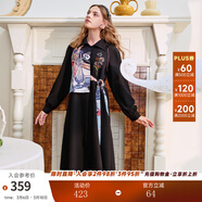 兩三事謐境夢(mèng)嶼 2025春季新款荷葉邊翻領(lǐng)印花布拼接繡花系帶連衣裙 黑色-y S