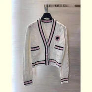 2026百搭徽章刺繡V領(lǐng)長(cháng)袖撞色針織開(kāi)衫上衣女裝氣質(zhì)毛衣英倫風(fēng) 白色 S