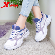 特步（XTEP）女鞋夏季運動(dòng)鞋2025新款網(wǎng)面透氣老爹鞋旅游休閑鞋厚底跑步鞋子女 新白色/風(fēng)鈴紫/紫藍色 皮面防水 40 【官方正品 現貨速發(fā)】