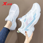 特步（XTEP）女鞋秋季休閑老爹鞋女2025新款跑步鞋透氣網(wǎng)面軟底旅游運動鞋子女 白藍粉 35