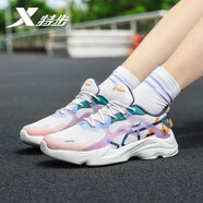 特步女鞋網(wǎng)面透氣軟底減震甜美運(yùn)動(dòng)休閑鞋子時(shí)尚厚底板鞋女 0531粉紅 39