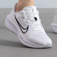 耐克（NIKE）官方艦店男鞋夏運(yùn)動(dòng)鞋REVOLUTION 7網(wǎng)面透氣輕便跑步鞋時(shí)尚休閑鞋 FD6033-100/QUEST 6/經(jīng)典白黑 42.5