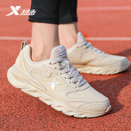 特步（XTEP）男鞋跑步鞋夏季新款減震跑步鞋學(xué)生網(wǎng)面透氣運動鞋男休閑鞋子男 0092黏土色【皮面】 44