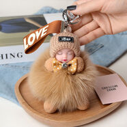 KAROND新品書(shū)包掛墜仿狐貍毛睡眠娃娃背包掛件飾品可愛(ài)毛絨鑰匙扣女毛球書(shū)包掛飾公仔 領(lǐng)結款淺卡其色