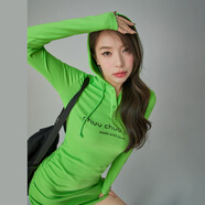 CHUU辣妹連帽修身連衣裙女2025秋季新款時(shí)尚褶皺顯瘦包臀短裙子潮 綠色 均碼