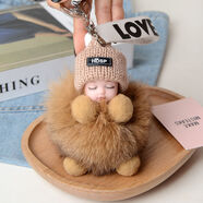 KAROND新品書(shū)包掛墜仿狐貍毛睡眠娃娃背包掛件飾品可愛(ài)毛絨鑰匙扣女毛球書(shū)包掛飾公仔 簡(jiǎn)約款卡其色