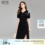 她池2024夏裝新款女裝露肩設(shè)計(jì)感V領(lǐng)側(cè)開叉及膝收腰連衣裙