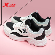 特步（XTEP）女鞋夏季跑步鞋女士2025新款休閑老爹網(wǎng)鞋透氣軟底旅游運動鞋子女 白黑綠 皮面防水 35