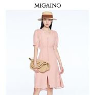 曼婭奴（MIGAINO）【博主同款】曼婭奴連衣裙夏季新款氣質(zhì)V領(lǐng)萊賽爾中長(zhǎng)款裙子 粉色 165/88A/L