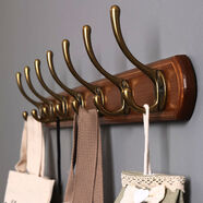 迎千福 輕奢高端墻上掛衣架壁掛臥室室內衣服掛架墻上免打孔玄關(guān)掛衣鉤 金色鉤子胡桃色底板 八鉤79厘米【可掛大衣】