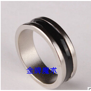 魔術(shù)戒指 花紋磁力戒指圓弧 強磁鐵戒指  魔術(shù)道具磁吸鋼珠 銀底黑圈 中號19厘米直徑