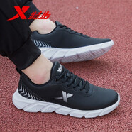 特步（XTEP）男鞋夏季運(yùn)動鞋男士2025新款透氣休閑網(wǎng)鞋輕便軟底旅游跑步鞋子男 (皮面)黑白5902 45