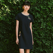 非魚(yú)春夏裝新款裙子文藝純色短袖中裙繡花針織套頭連衣裙女 藏藍 L