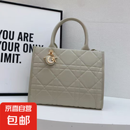 2025高端品牌繡線新款時尚百搭高級感設(shè)計包 復(fù)古白