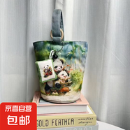 原創(chuàng)水桶手提包便當包單肩包包包女包可愛涂鴉插畫設(shè)計款式 橘色騎車熊貓/ 均碼