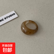 小眾設(shè)計復(fù)古樹脂圓弧寬面戒指女2025新款簡約個性高級感指環(huán)配飾 淺咖色圓弧寬面戒指