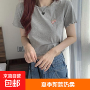 2024夏日小草莓刺繡短款T恤女新款木耳邊不規則顯瘦短袖上衣 灰色 XL