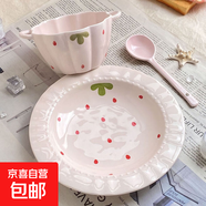 少女心草莓雙耳碗勺湯碗沙拉碗飯碗家用碗高顏值年輕人釉下彩餐具 草莓（雙耳碗+花邊盤(pán)+勺） 3件套