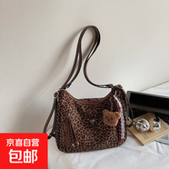 高級感復古豹紋斜挎包女2025新款大容量秋冬時(shí)尚單肩通勤包上課包 咖啡色帶掛件