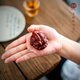 宏中宜興紫砂茶寵擺件創(chuàng)意手工雕塑茶盤擺件手把件茶玩蟾寶寶 手把蟾寶寶-原礦大紅袍