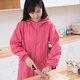郗德鑫韓版時(shí)尚拉鏈風(fēng)衣式女士長(cháng)袖防水防油廚房圍裙帶帽工作服罩衣 玫粉色L(適合110到140斤）