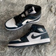 耐克（NIKE）板鞋aj1男女鞋新款中幫輕便防滑耐磨運動(dòng)休閑籃球鞋子【尖貨】 554725/554724-411青白 38